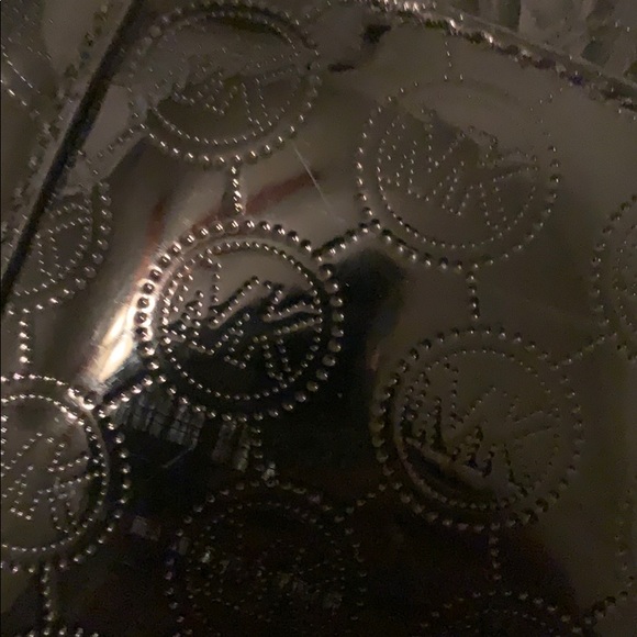 Like new MICHAEL Kors purse - Picture 8 of 8